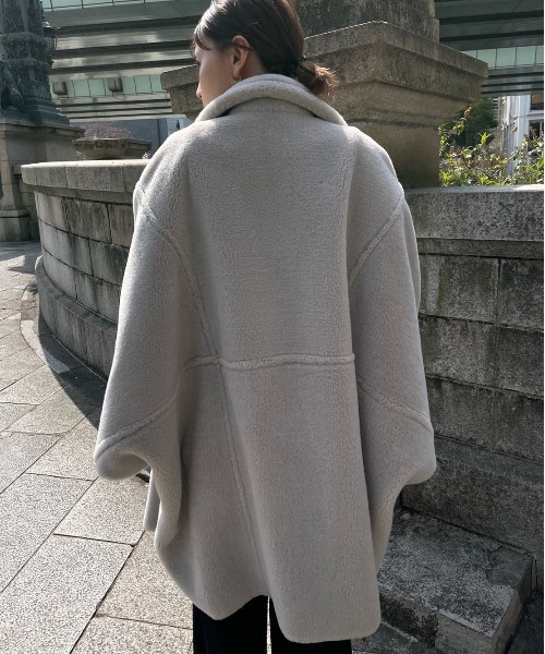 Ameri（アメリ）の「REVERSIBLE BOA PONCHO COAT（ポンチョ）」 - WEAR