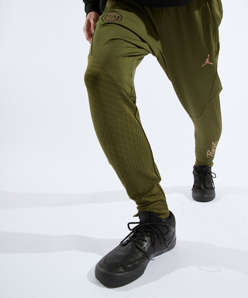 日本代表 支給パンツ ジョーダン 日本代表チームのスタイルを再現した