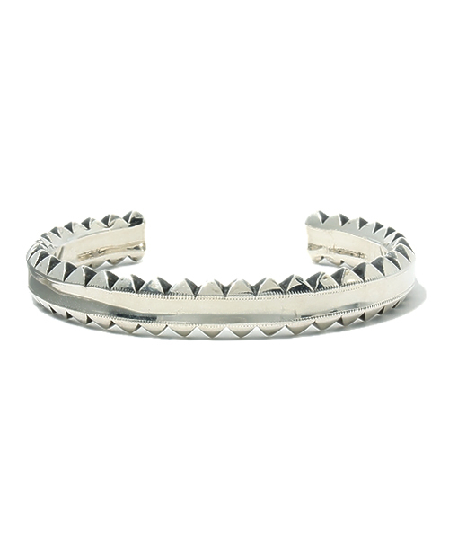 nonnative（ノンネイティブ）の「nonnative - W STUDS BANGLE 925