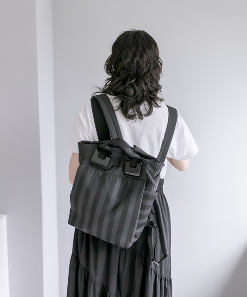 ear PAPILLONNER（イアパピヨネ）の「樹脂パーツリュック（バック