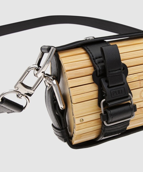Feng Chen Wang（フェン・チェン・ワン）の「SMALL BAMBOO BAG