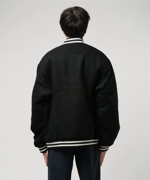 Carhartt WIP（カーハートダブリューアイピー）の「PEMBROKE VARSITY