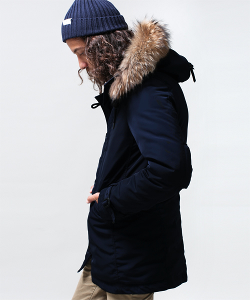 NANO universe（ナノユニバース）の「西川ダウン N-3B（ダウン