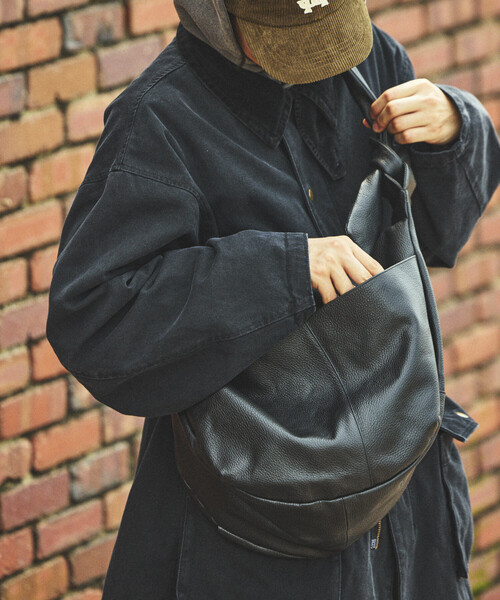 セール】Firsthand/ファーストハンド Leather Banana Big Shoulder Bag