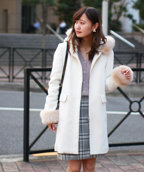 ASTORIA ODIER（アストリアオディール）の「フード取り外しファー使い