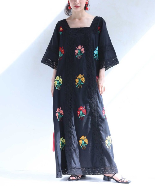 BURBERRY ブラック 花柄刺繍ワンピース