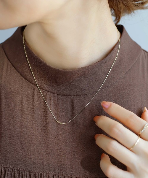 ANEMONE（アネモネ）の「一粒ダイヤのカーブラインネックレス[K10