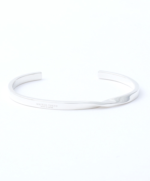 UNITED TOKYO（ユナイテッドトウキョウ）の「シルバーツイストバングル