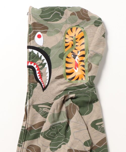 A BATHING APE（アベイシングエイプ）の「LAYERED LINE CAMO SHARK