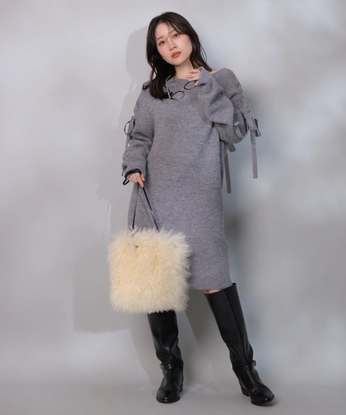 Apuweiser-riche（アプワイザーリッシェ）の「レースアップニット