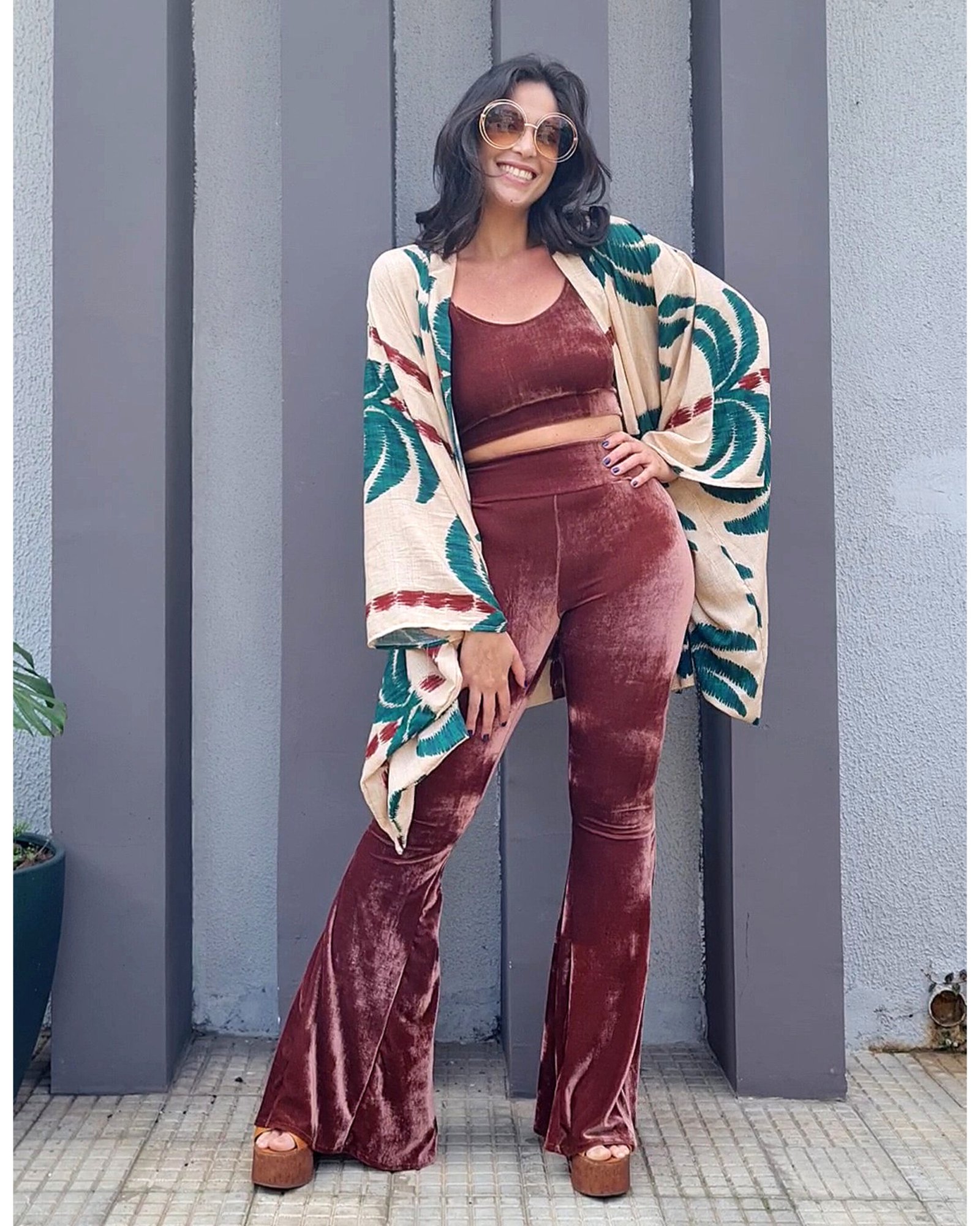 CALÇA JANIS JOPLIN VELUDO MARROM – boca de sino - Camisaria Tereza