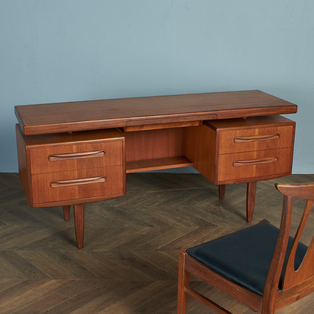 G-PLAN New Fresco Vintage Desk #74681 – camori ヴィンテージ家具