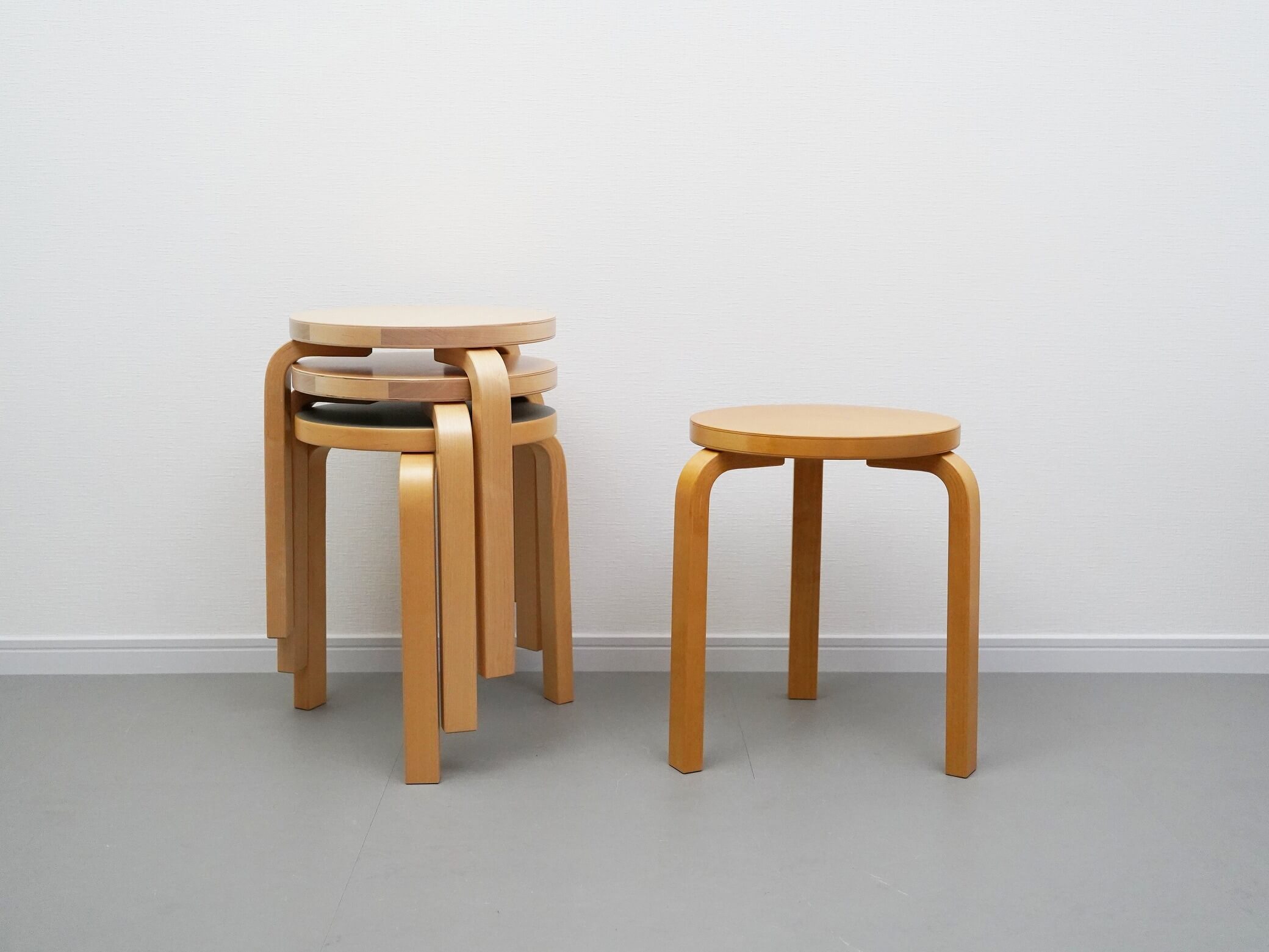 スツール60 バーチ ハニーステイン 3本脚 アルヴァ・アアルト