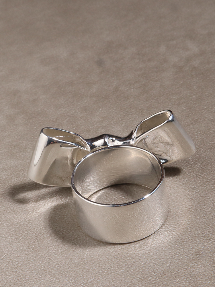 ANNIKA INEZ アニカイネズ CRAVAT リング シルバー – CALIDA