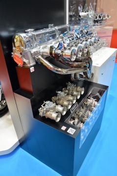 SOLEX」のミクニが試作した、L型チューニング・エンジン用の