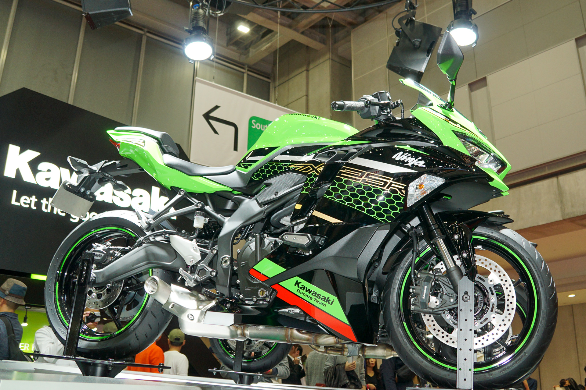 カワサキの新型車「Ninja ZX-25R」。インドネシアで予約注文開始 - Car