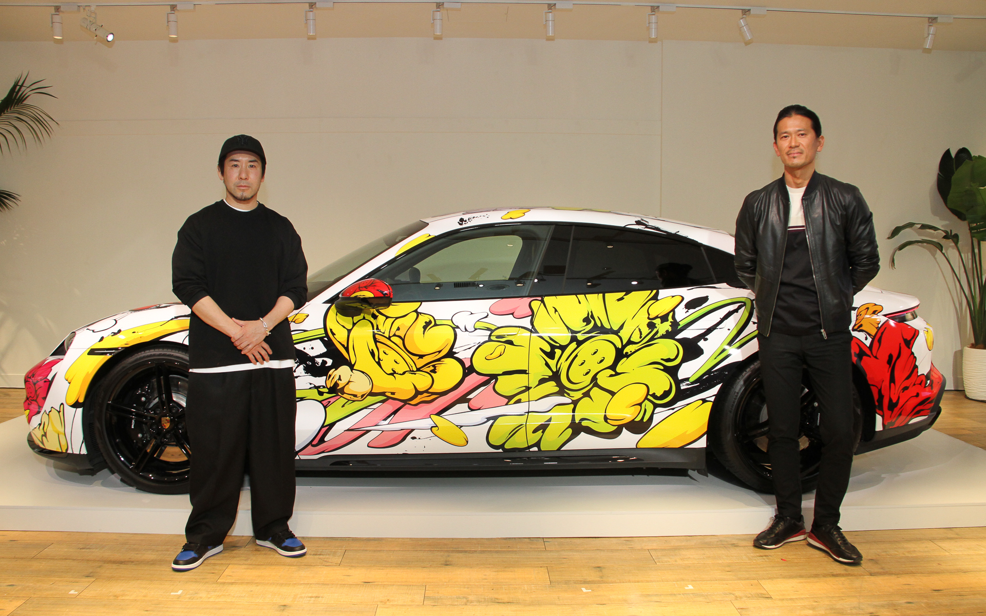 ポルシェ、アーティスト・SHUN SUDO氏とコラボしたアートカー公開