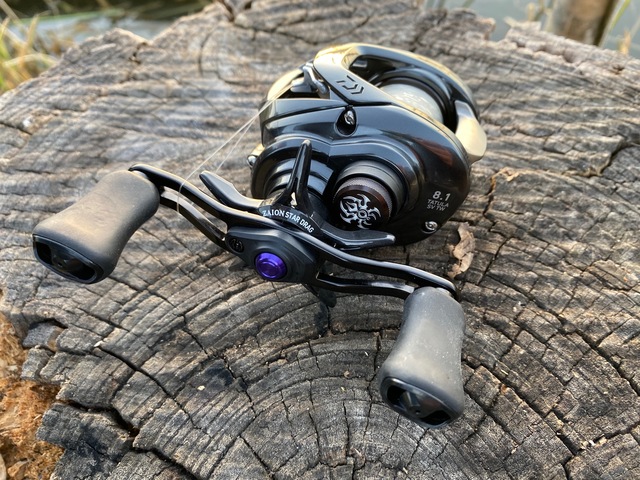 美品ジリオン10 左巻きリール 黒/紫 検スティーズ アルファス
