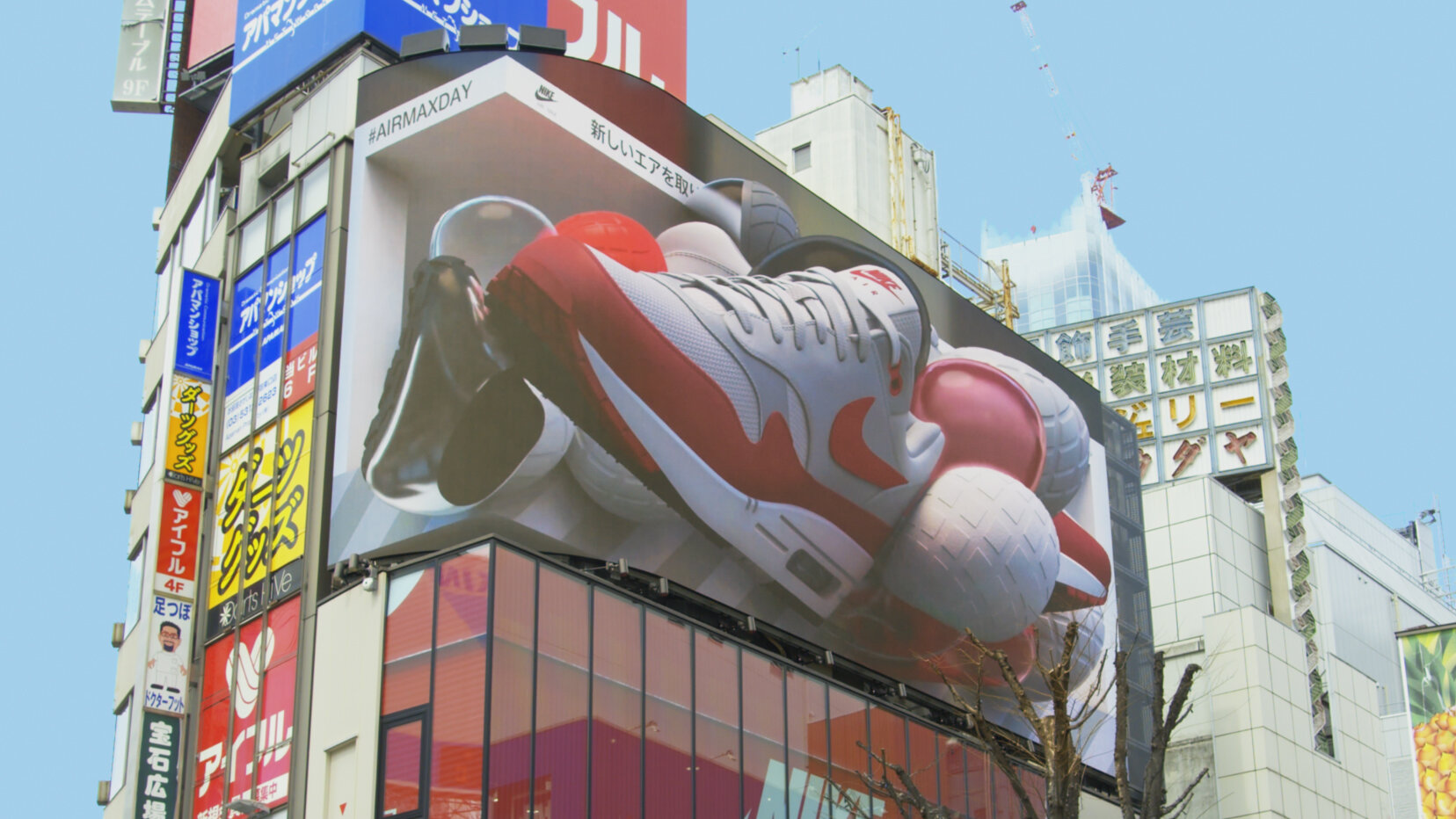 3Dサイネージで魅せる ファッション×裸眼立体広告「3D OOH for NIKE