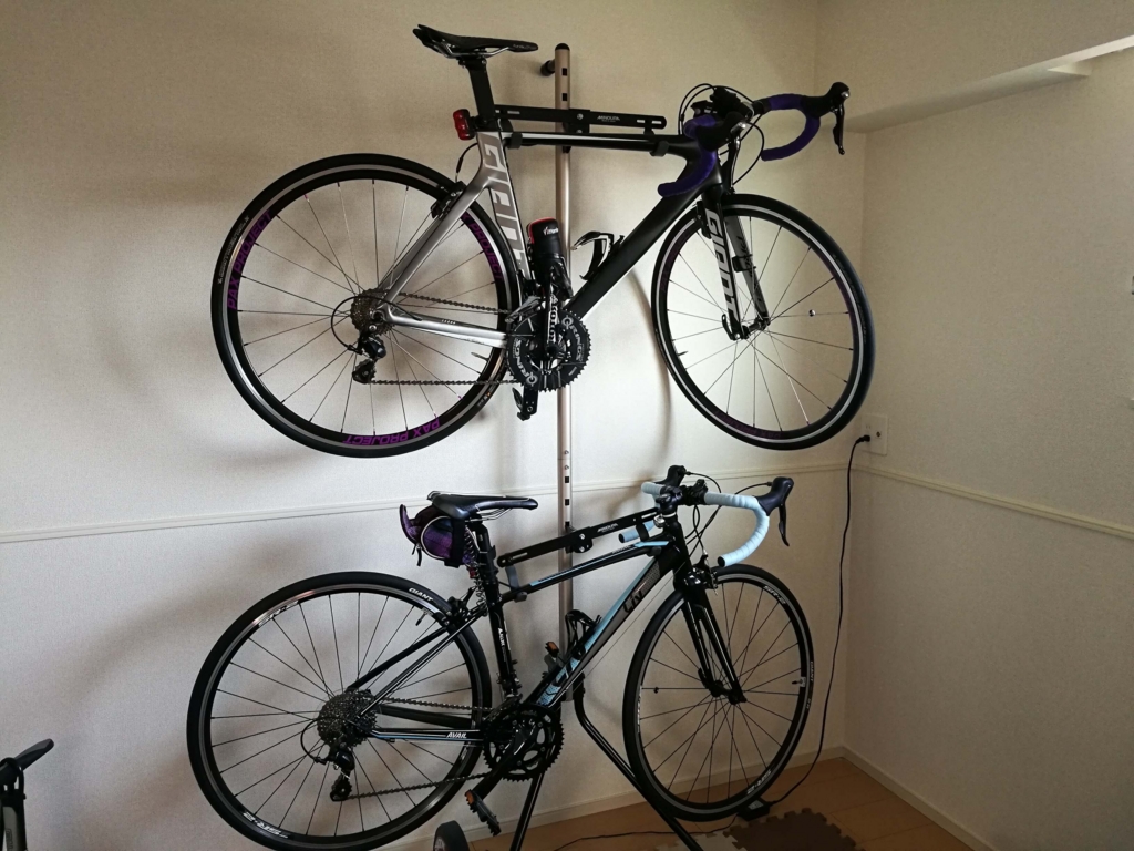 自転車を縦に2段に重ねて省スペースを実現。「MINOURA グラビティ