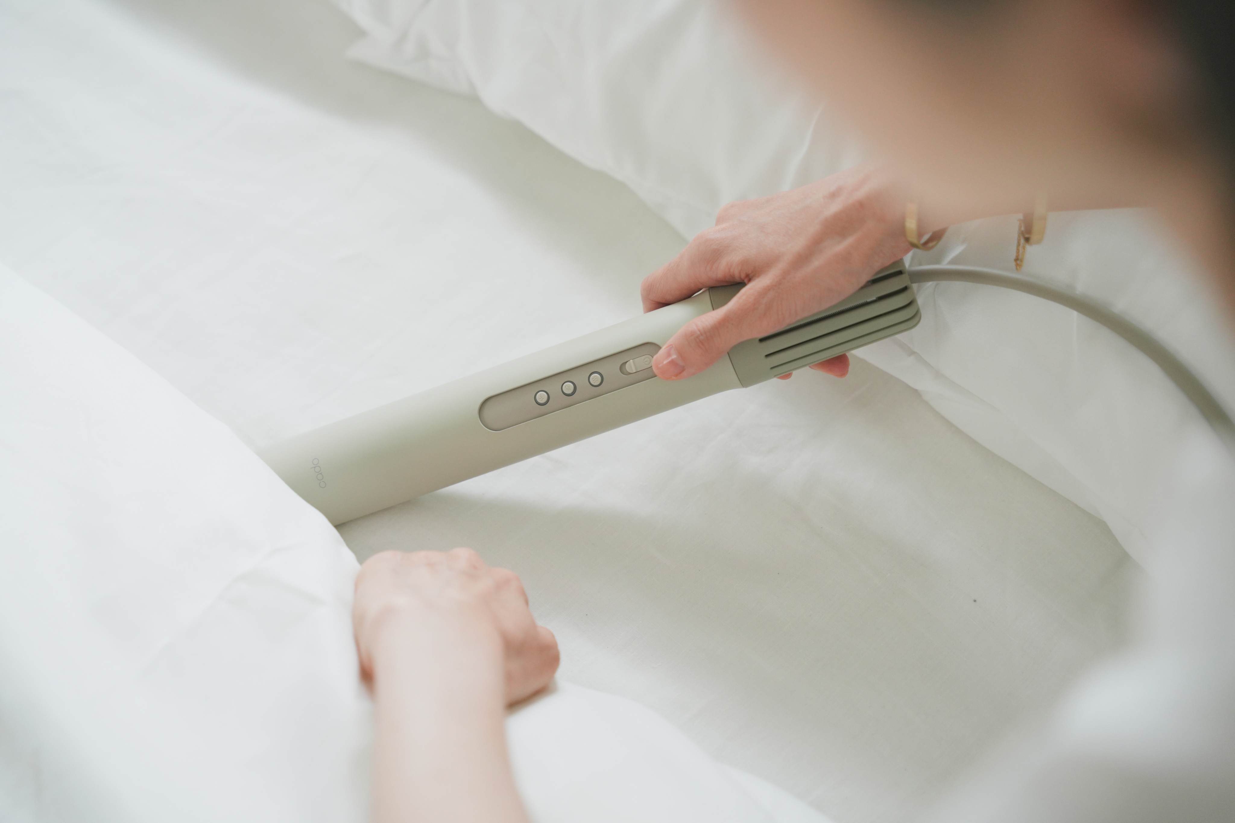 FOEHN 002｜世界最小級“ワンタッチ”ふとん乾燥機｜cado