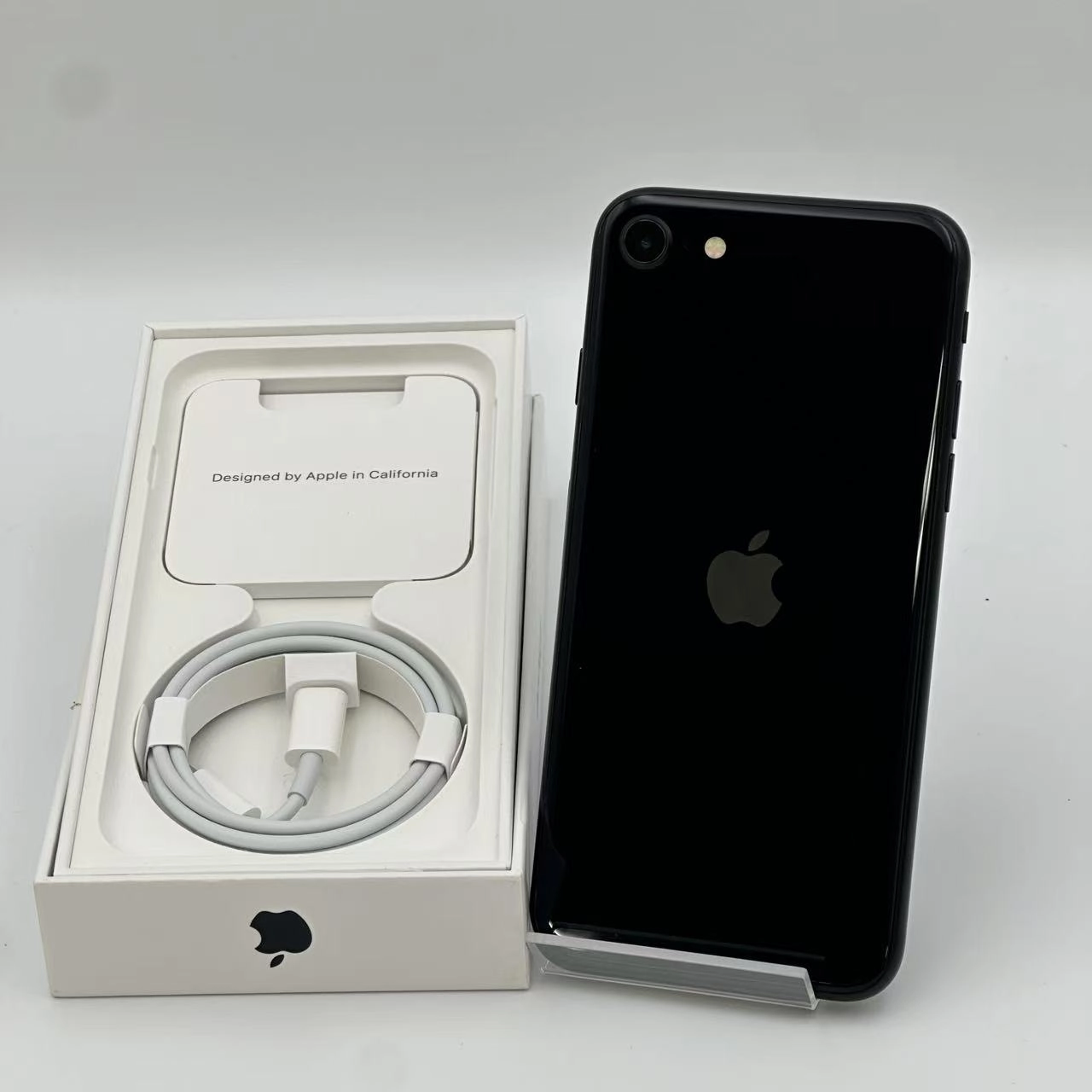 iPhoneSE 第3世代 64GB ミッドナイト MMYC3J/A Apple版SIMフリー 極美