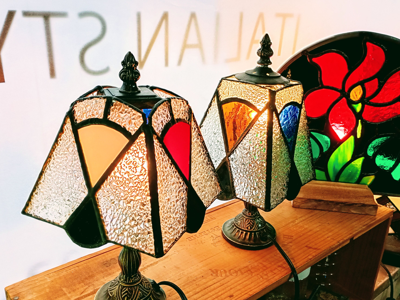 六本木駅より徒歩6分！LUIGIオリジナル ステンドグラスランプ