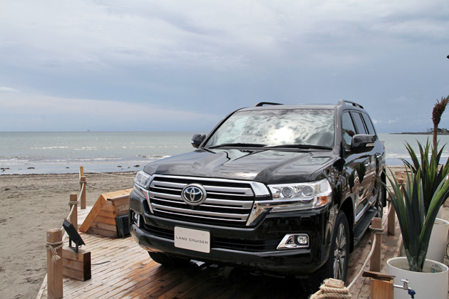 車なご図鑑】トヨタ「ランドクルーザー200」|【業界先取り】業界