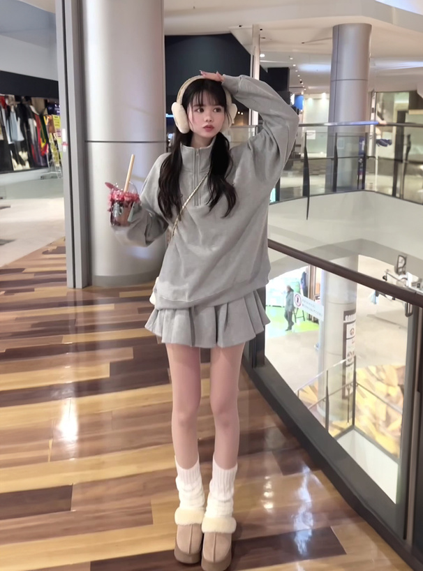 ハーフジップトップス×プリーツミニスカートスウェットセットアップ