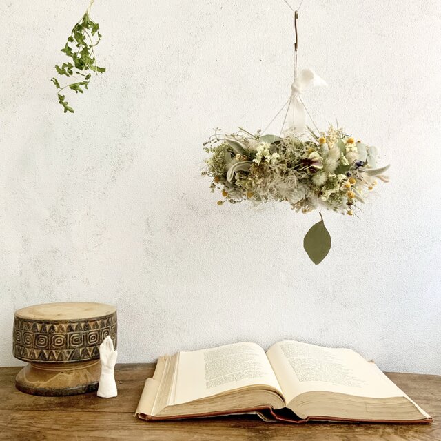 初夏のフライングリース ハーブとスモークツリー | iichi 日々の暮らし