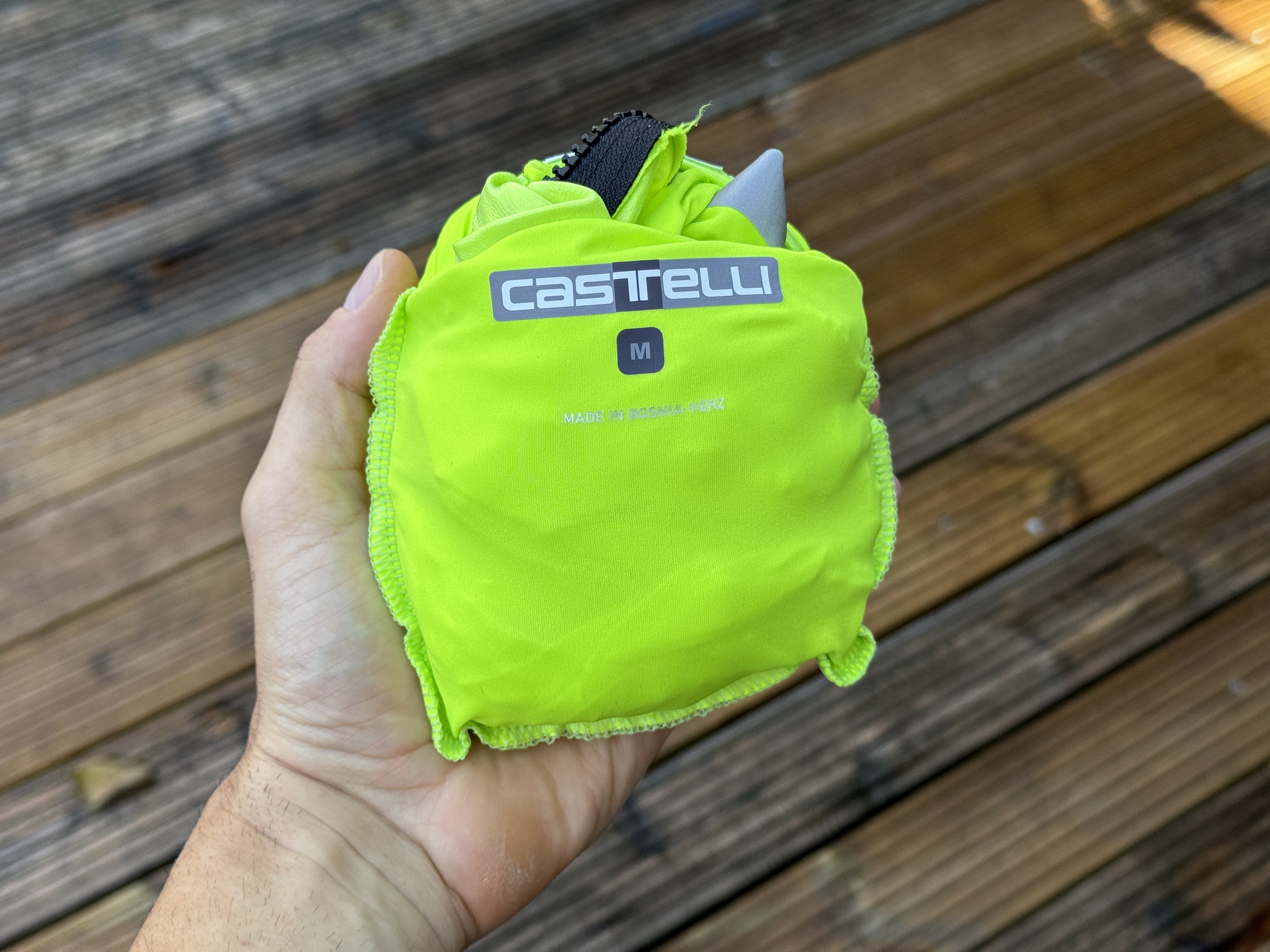 Castelli Ultra Rain Cape review: Fits like a jersey, but lacks