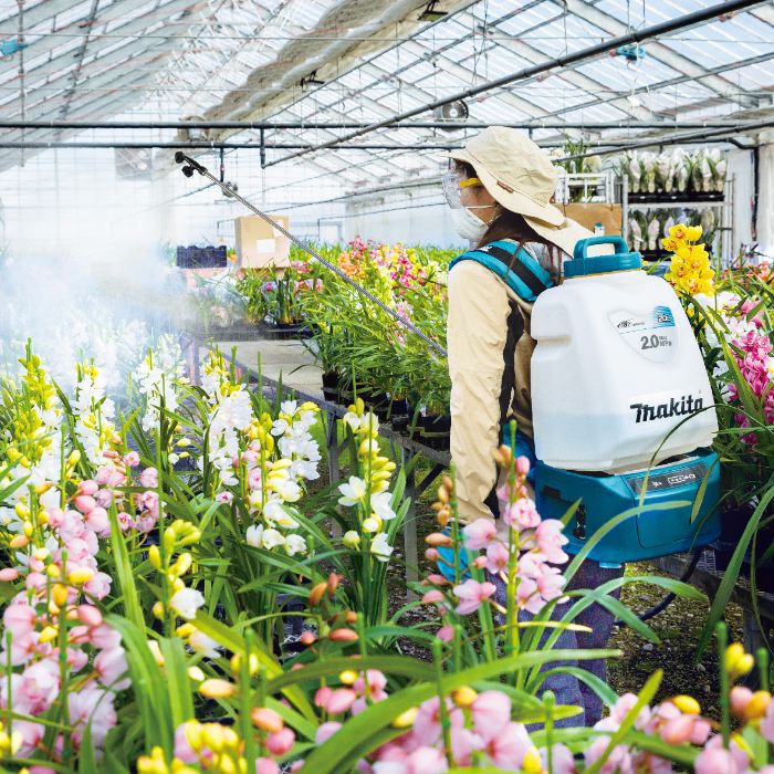 マキタ 18V充電式噴霧器 20L 本体 MUS200DZの通販｜電池・充電式