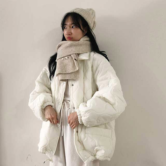 new balanceのベージュ キルティング ダウンジャケットスカートセット