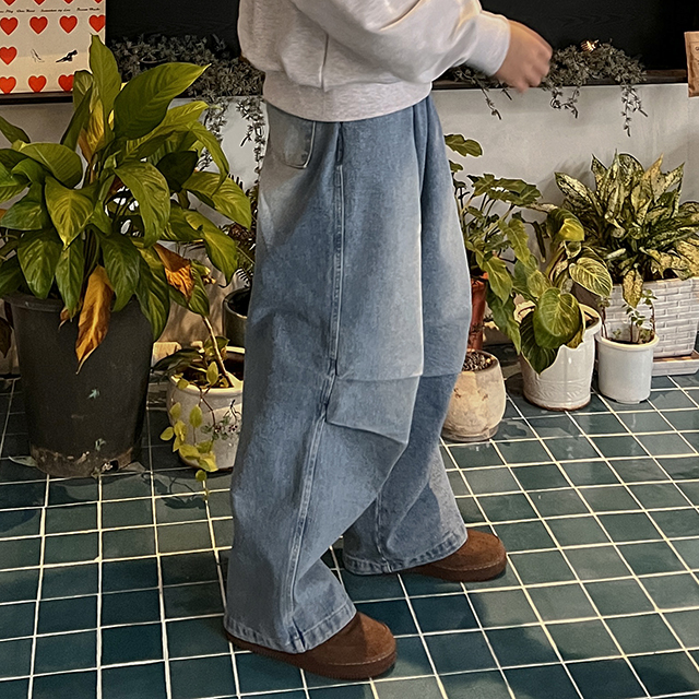 タック入りデニムパラシュートパンツ | ファッション通販サイト NUGU