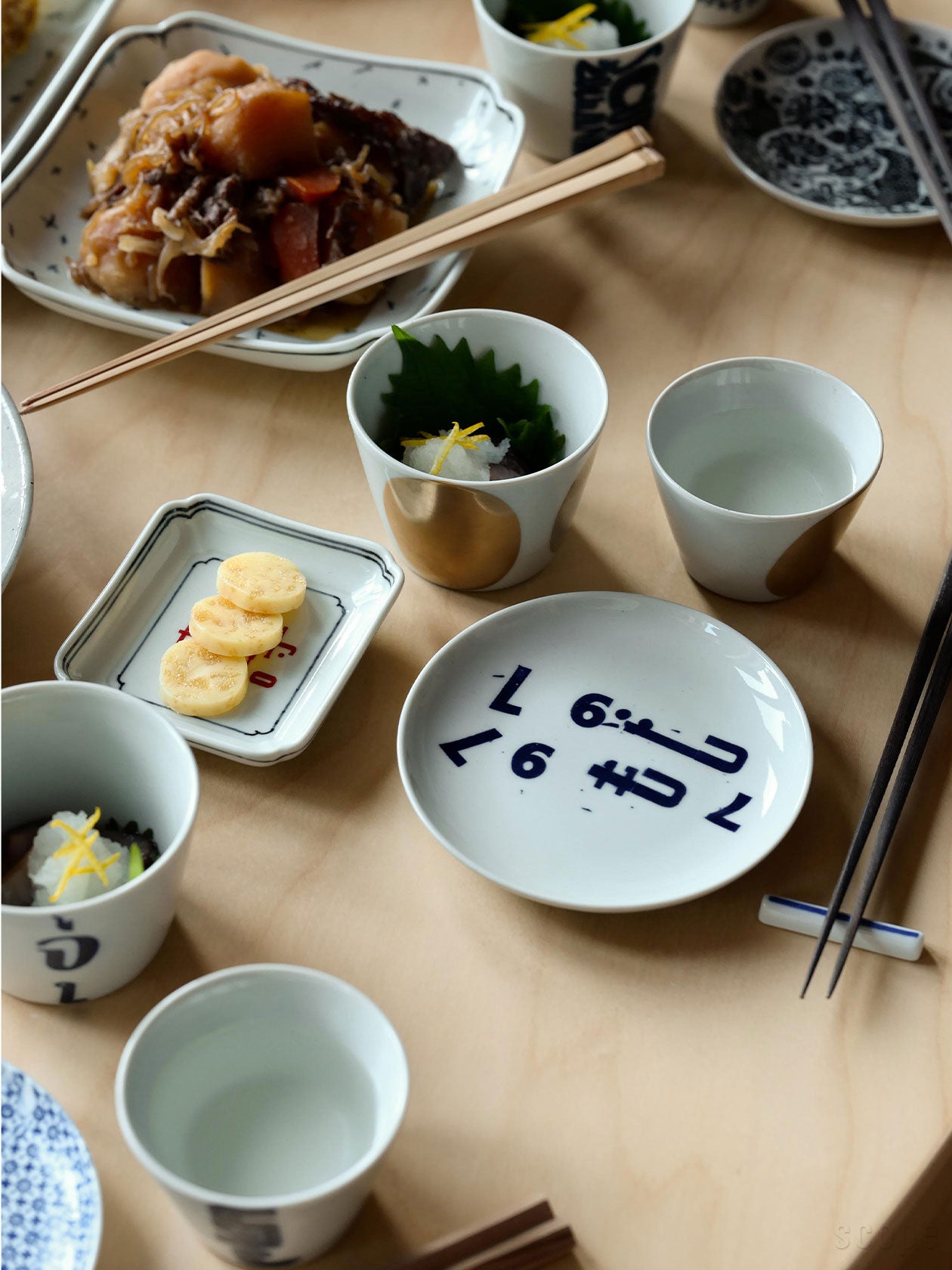 東屋 印判小皿 立花文穂 | SCOPE（スコープ）