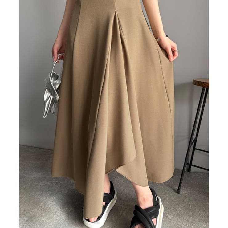 大人のエレガントテイスト。麻調ダブルストラップアシメキャミフレア