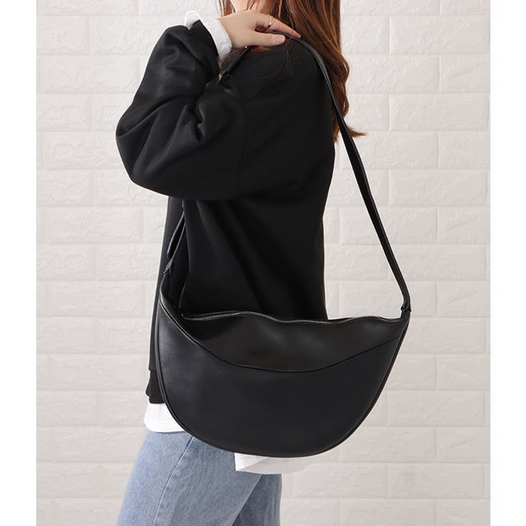 美品 HERGOPOCH 本革 シボ革 レザー ボディバッグ ハーフムーン 黒 美