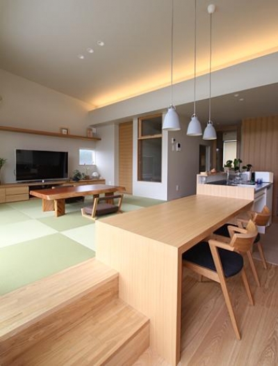 懐かしくて新しい『タタミダイニング』という空間｜SUVACO(スバコ)