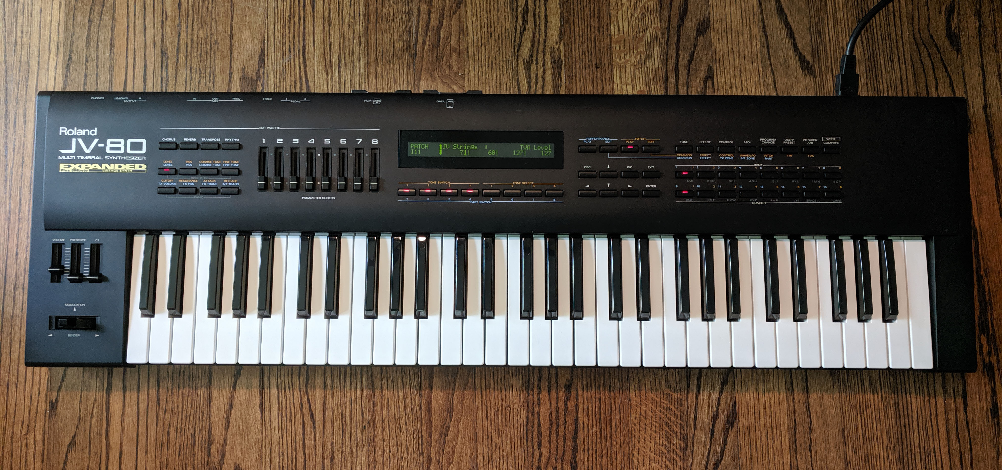 Roland JV-80 photo gallery - Syntaur