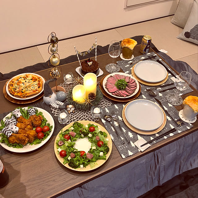 賑やかな食卓から上品なディナーまで。クリスマスのテーブル