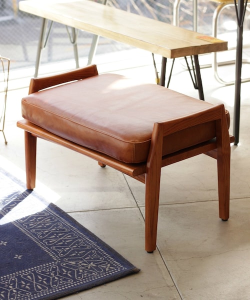 ACME FURNITURE（アクメファニチャー）の「《中型商品》DELMAR OTTOMAN