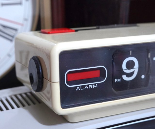 台湾 日本 昭和セイコー パタパタ時計 QN407 白 目覚まし時計 置き時計