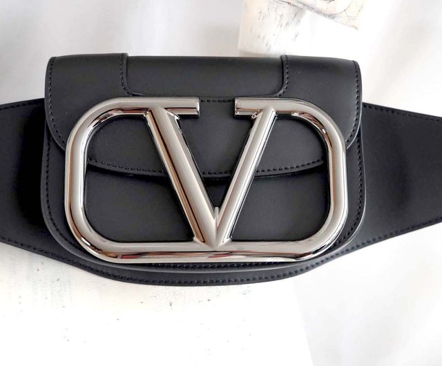 5%OFF】香港 VALENTINO GARAVANI ブラックレザーオーバーサイズロゴ