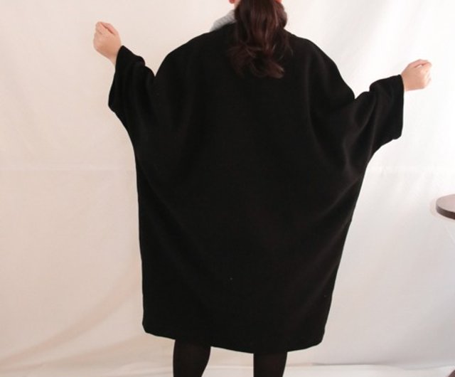 送料無料】圧縮ウールのドルマンスリーブコート 黒 自然堂 - Pinkoi