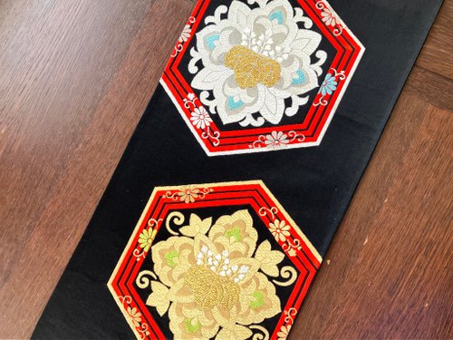 1点もの】黒地に扇文様の高級帯テーブルランナー 1点もの】黒地