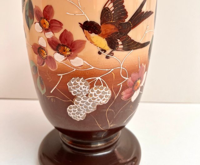 フランスアンティーク オパリンガラスの花瓶 フリル ツイストハンドル