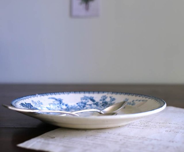 アンティーク 青い鳥と植物の模様の陶器皿 アンティーク 青い鳥と植物