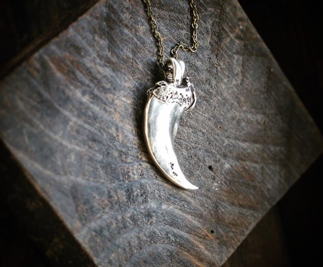 送料無料】台湾 ヒグマの爪 925シルバーペンダントトップ bear claw