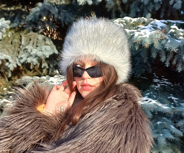 ベラルーシ アークティックフォックス（ホッキョクギツネ）風フェイク