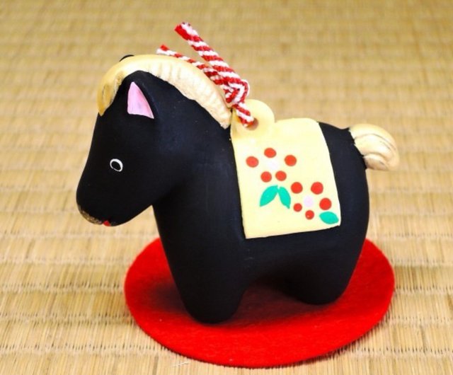 台湾 午年陶器手作り置物 - 土鈴神馬 (黒) コリコ雑貨屋 - Pinkoi